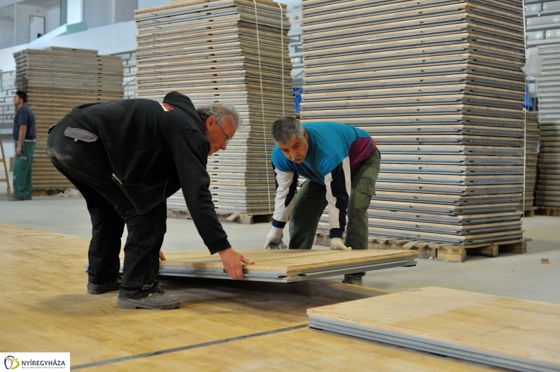 Munkálatok a sportcsarnokban