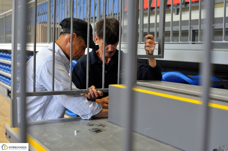 Munkálatok a sportcsarnokban