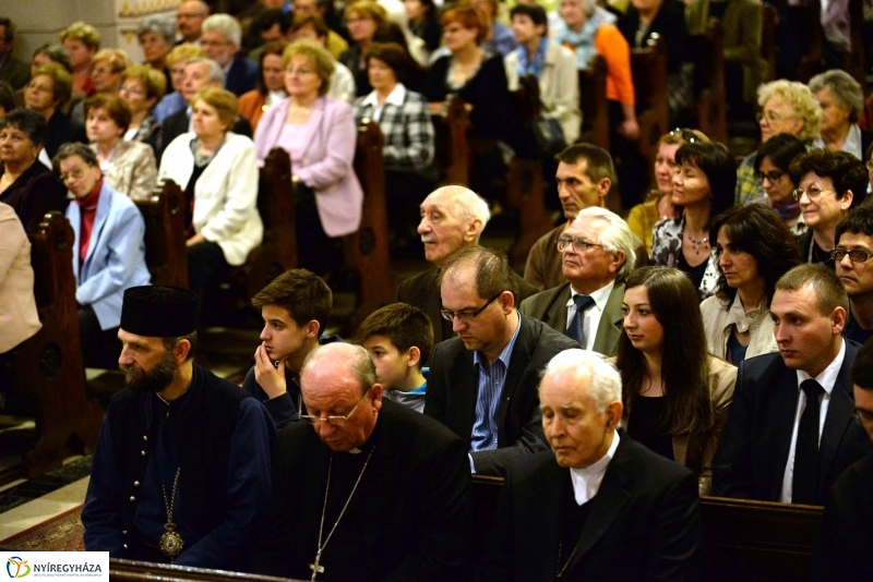 A MONTSERRATI APÁTSÁG fiúkórusa Nyíregyházán lépett fel