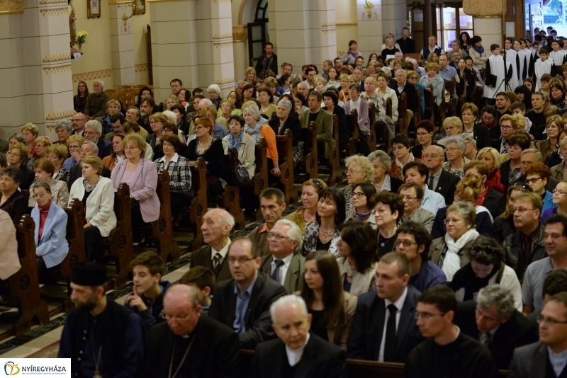 A MONTSERRATI APÁTSÁG fiúkórusa Nyíregyházán lépett fel