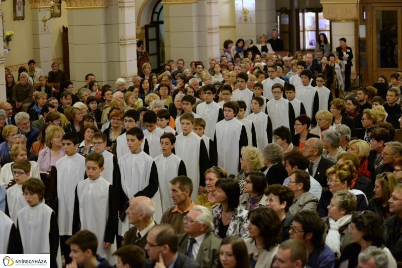 A MONTSERRATI APÁTSÁG fiúkórusa Nyíregyházán lépett fel