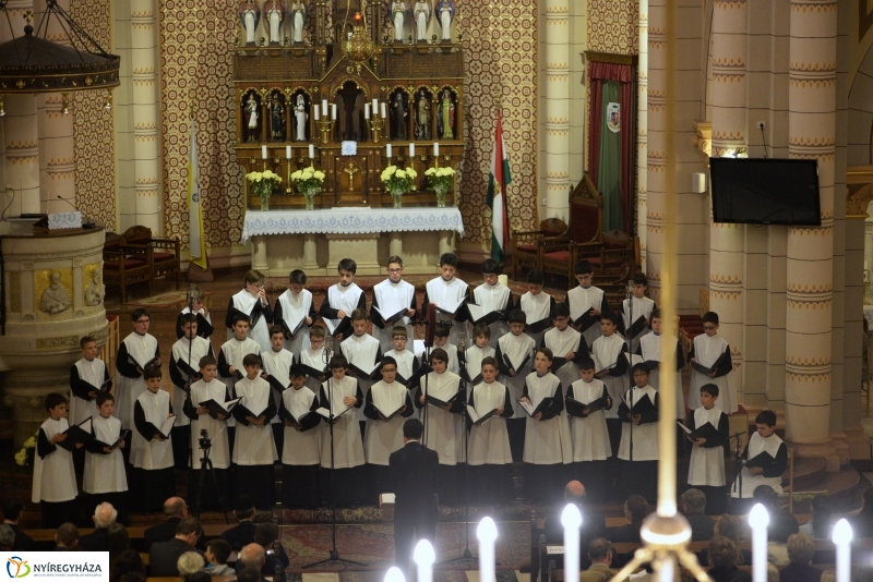 A MONTSERRATI APÁTSÁG fiúkórusa Nyíregyházán lépett fel