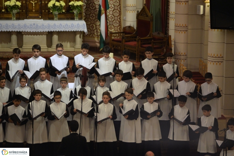 A MONTSERRATI APÁTSÁG fiúkórusa Nyíregyházán lépett fel