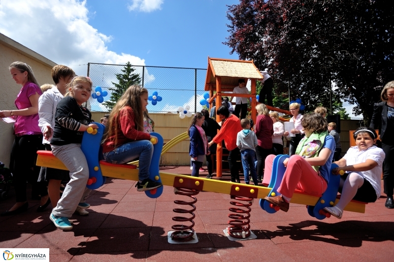 Játszóteret adtak át