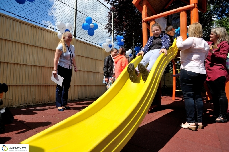 Játszóteret adtak át