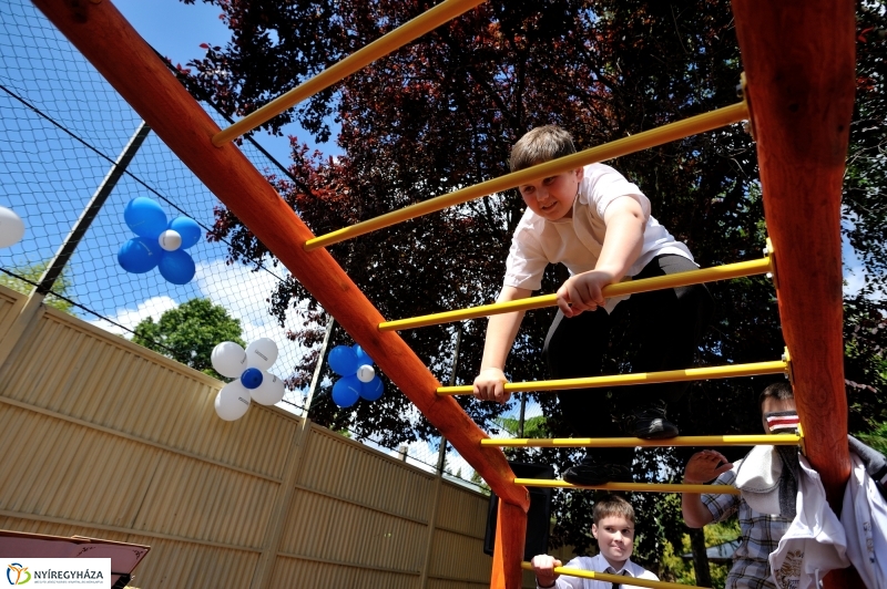 Játszóteret adtak át