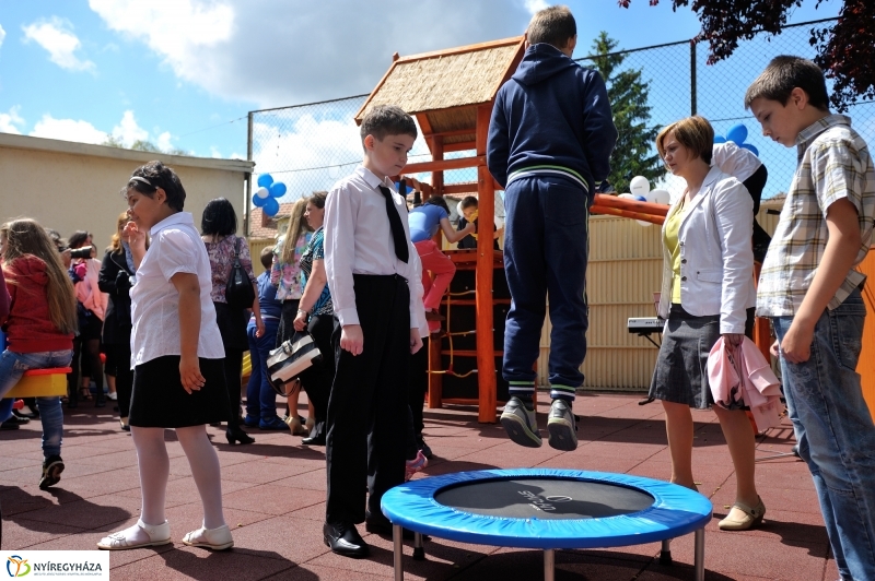 Játszóteret adtak át