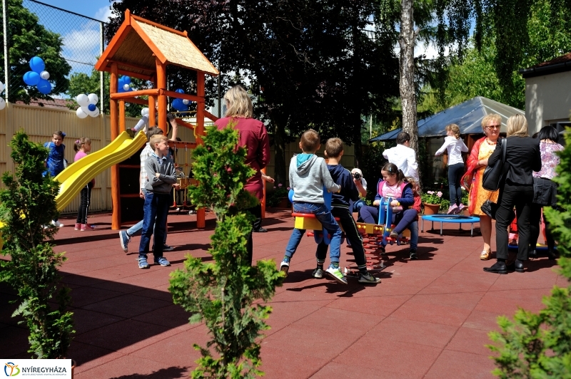 Játszóteret adtak át