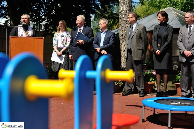 Játszóteret adtak át