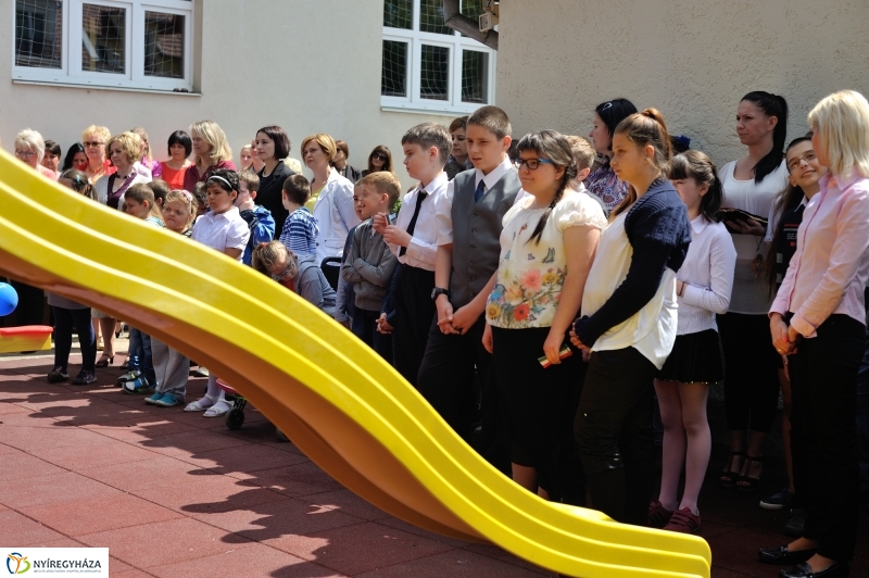 Játszóteret adtak át