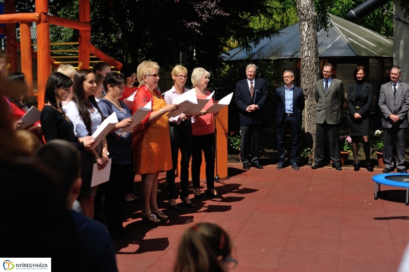 Játszóteret adtak át