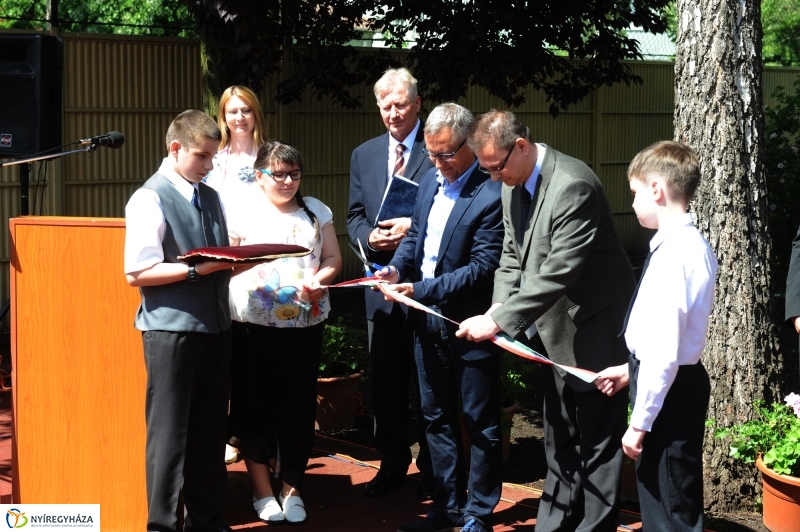 Játszóteret adtak át