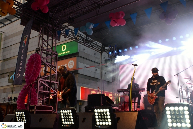 A Magna Cum  Laude is fellépett a Korzó születésnapon