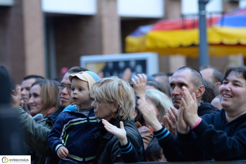 A Magna Cum  Laude is fellépett a Korzó születésnapon