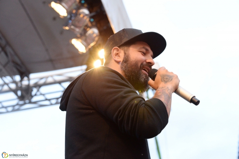 A Magna Cum  Laude is fellépett a Korzó születésnapon