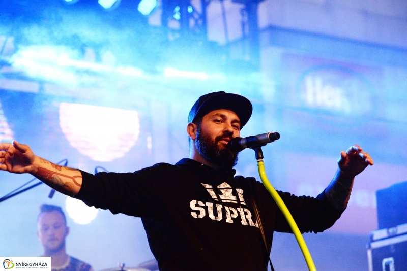 A Magna Cum  Laude is fellépett a Korzó születésnapon