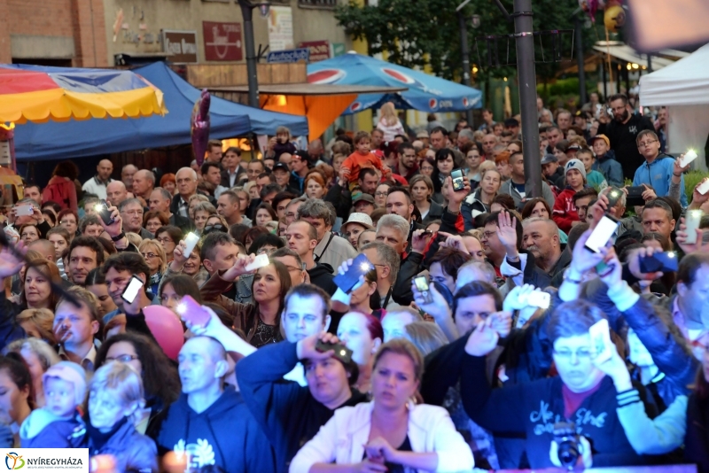 A Magna Cum  Laude is fellépett a Korzó születésnapon