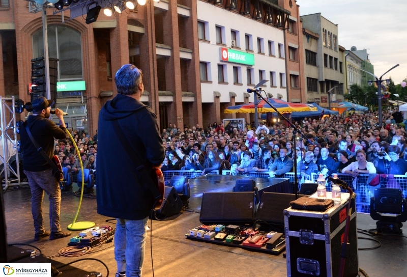 A Magna Cum  Laude is fellépett a Korzó születésnapon