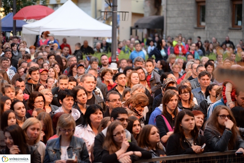 A Magna Cum  Laude is fellépett a Korzó születésnapon