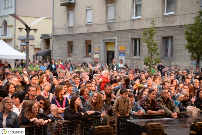 A Magna Cum  Laude is fellépett a Korzó születésnapon