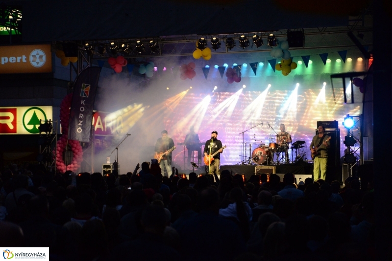 A Magna Cum  Laude is fellépett a Korzó születésnapon