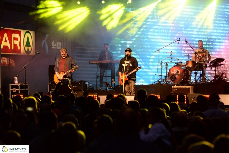 A Magna Cum  Laude is fellépett a Korzó születésnapon