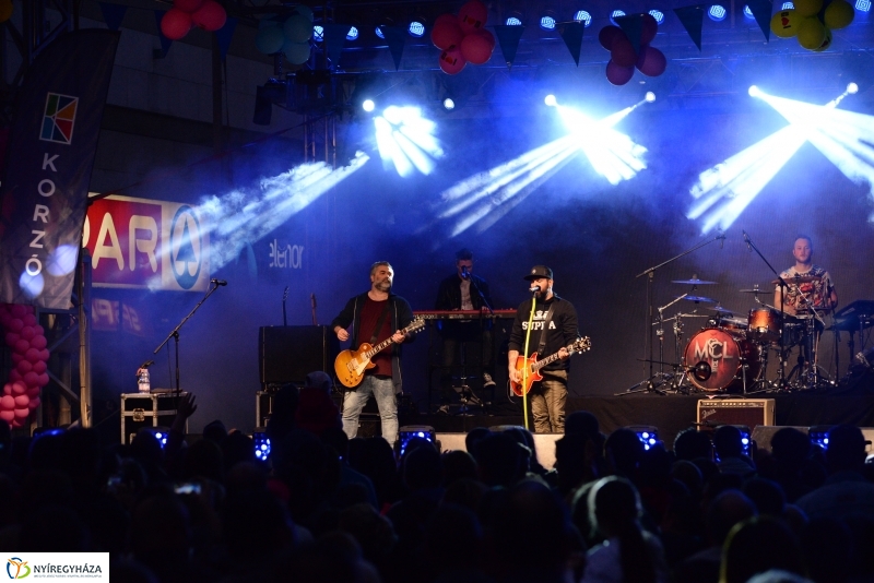 A Magna Cum  Laude is fellépett a Korzó születésnapon