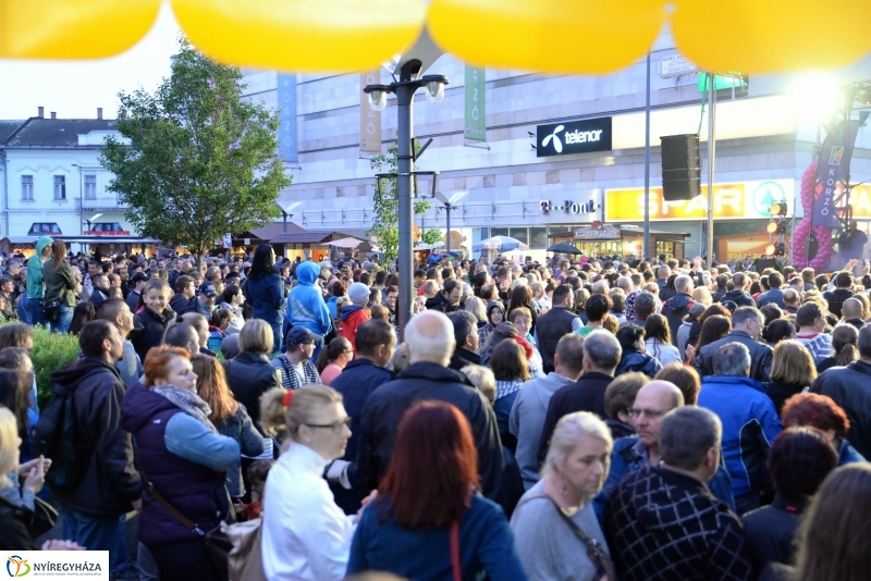 A Magna Cum  Laude is fellépett a Korzó születésnapon