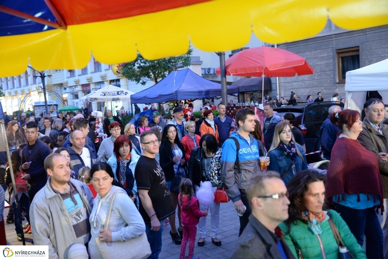 A Magna Cum  Laude is fellépett a Korzó születésnapon