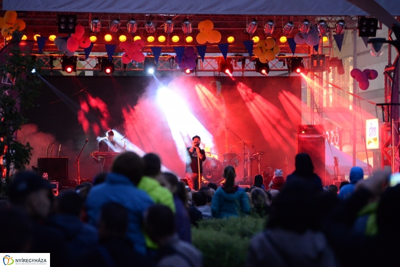 A Magna Cum  Laude is fellépett a Korzó születésnapon