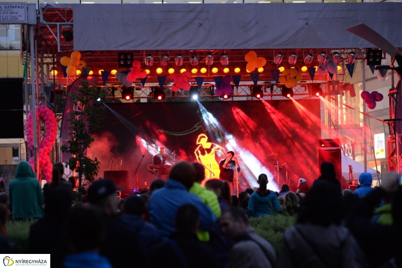 A Magna Cum  Laude is fellépett a Korzó születésnapon