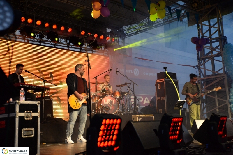 A Magna Cum  Laude is fellépett a Korzó születésnapon