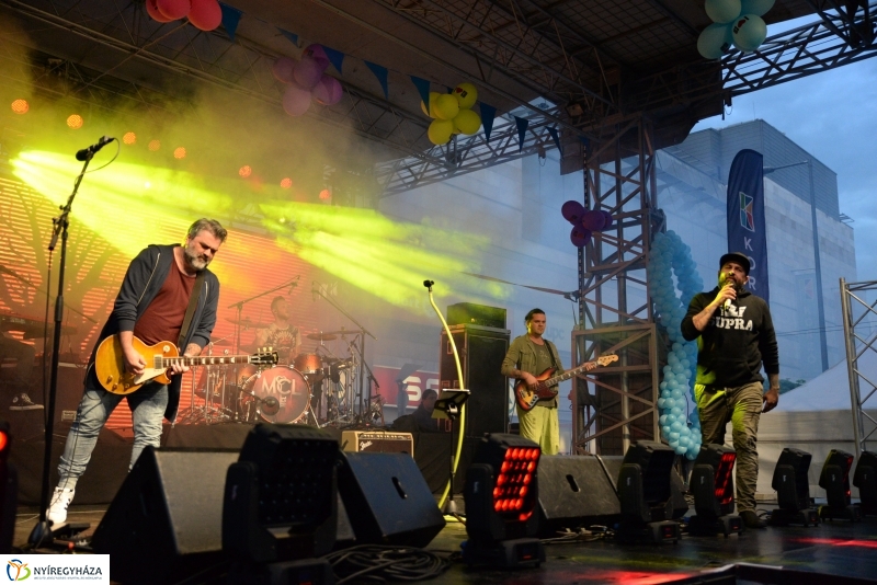 A Magna Cum  Laude is fellépett a Korzó születésnapon