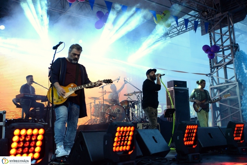 A Magna Cum  Laude is fellépett a Korzó születésnapon