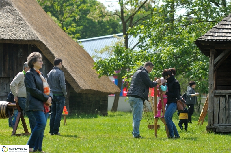Pünkösdölés a Múzeumfaluban