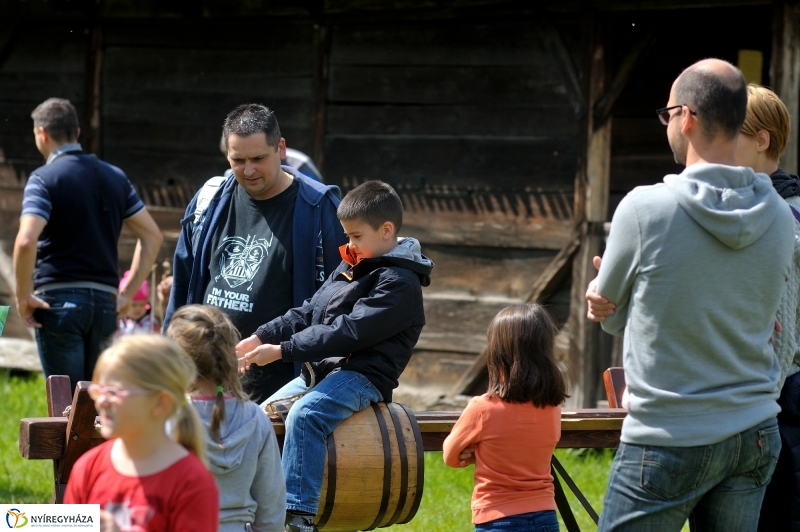 Pünkösdölés a Múzeumfaluban