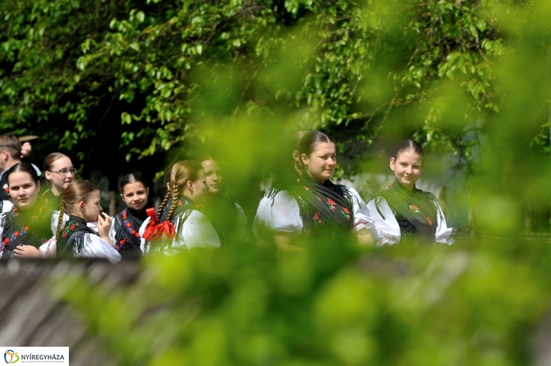 Pünkösdölés a Múzeumfaluban