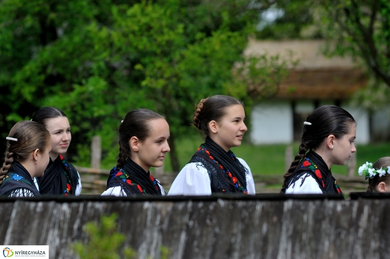Pünkösdölés a Múzeumfaluban