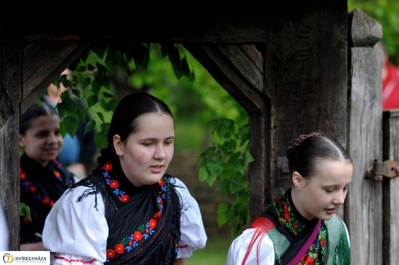 Pünkösdölés a Múzeumfaluban