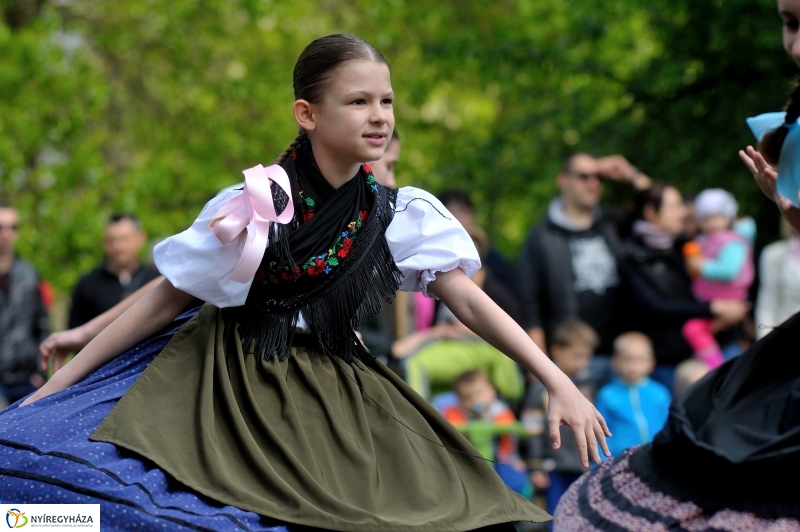 Pünkösdölés a Múzeumfaluban