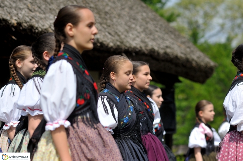 Pünkösdölés a Múzeumfaluban