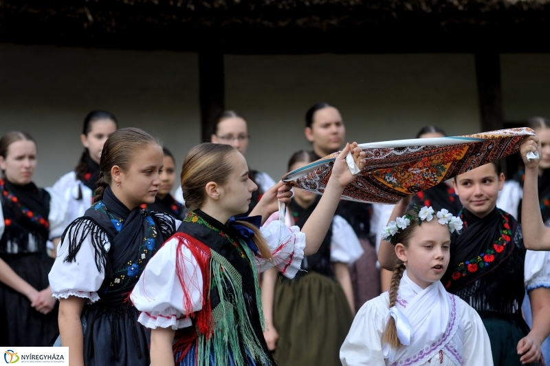 Pünkösdölés a Múzeumfaluban