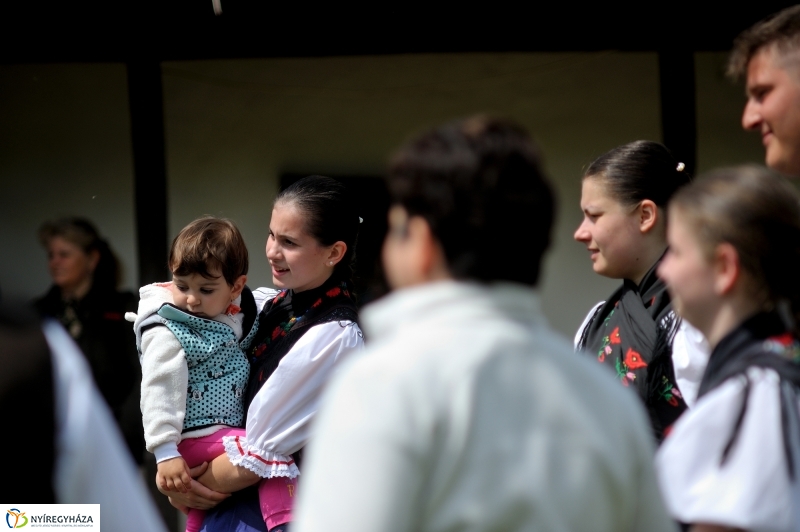 Pünkösdölés a Múzeumfaluban