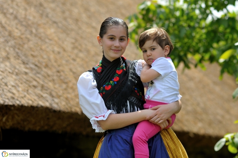 Pünkösdölés a Múzeumfaluban