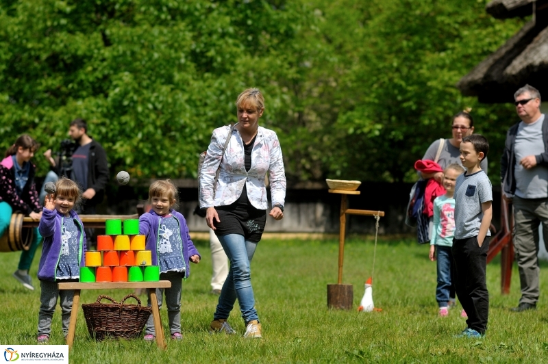 Pünkösdölés a Múzeumfaluban