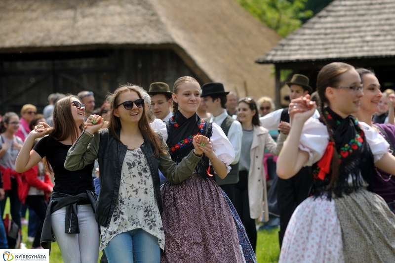 Pünkösdölés a Múzeumfaluban