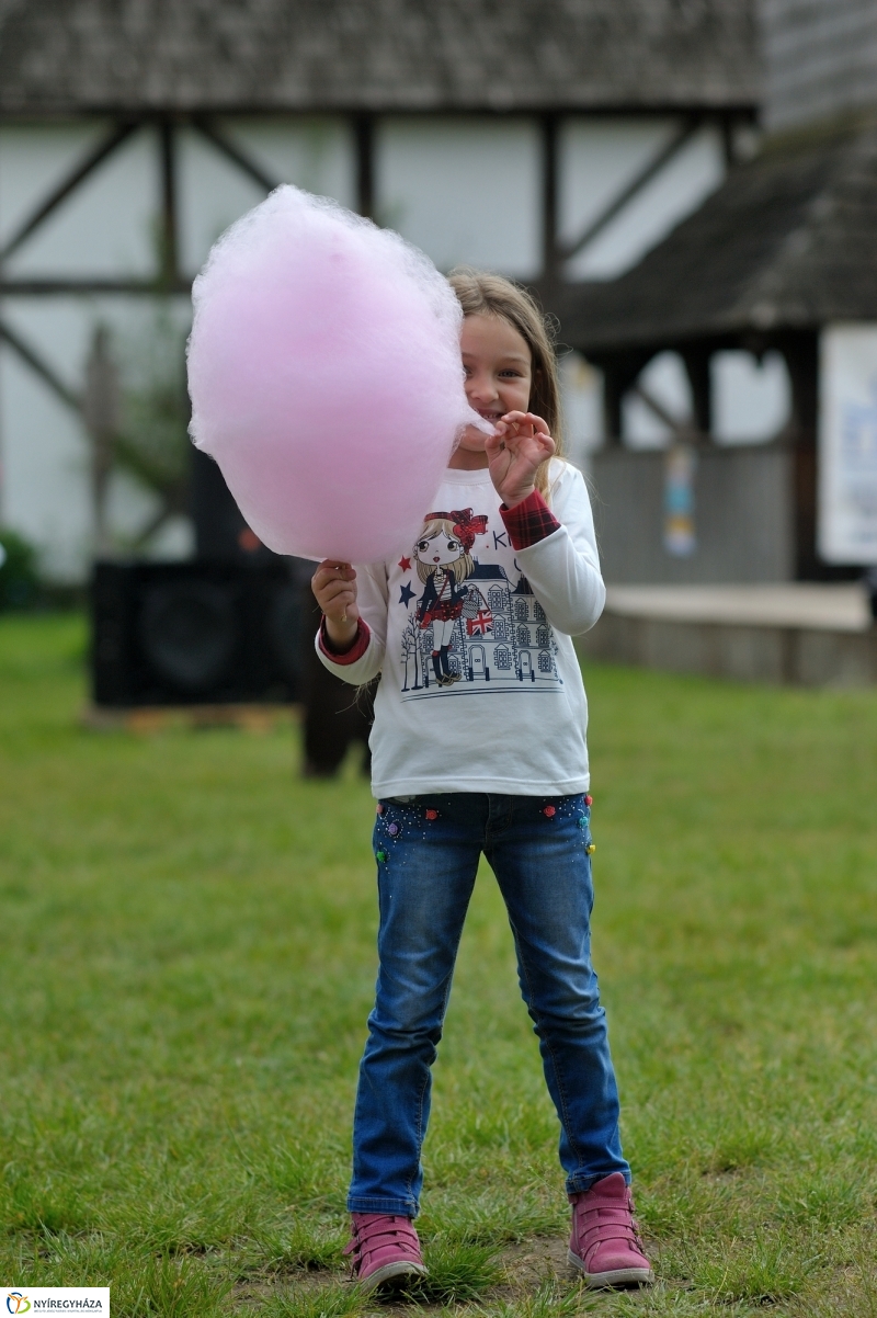 Pünkösdölés a Múzeumfaluban