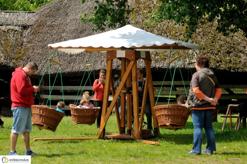 Pünkösdölés a Múzeumfaluban
