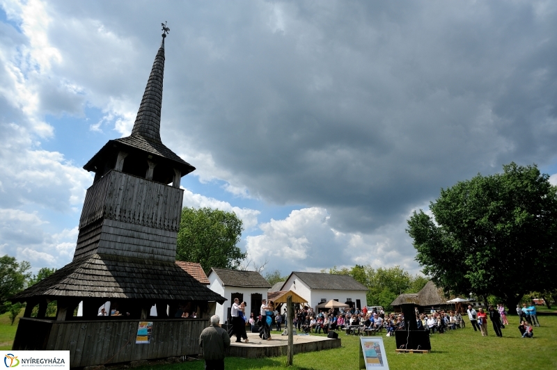 Pünkösdölés a Múzeumfaluban