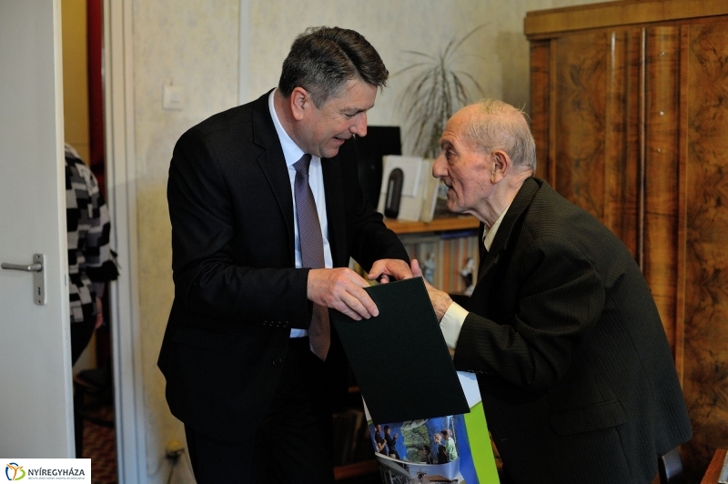 Szépkorú köszöntése - Orosz László